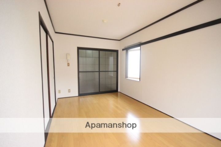 広島県広島市東区牛田本町5丁目の賃貸アパートの居間