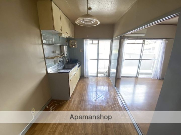 広島県広島市安佐南区相田6丁目の賃貸マンションの居間