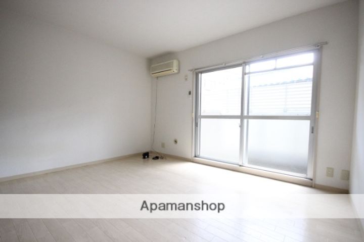 広島県広島市西区己斐西町の賃貸マンションの居間