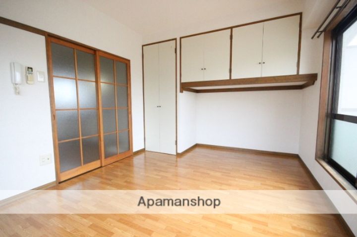 広島県広島市安佐南区中須1丁目の賃貸マンション401の居間