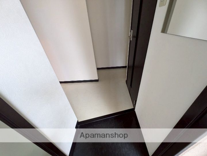 広島県広島市中区東平塚町の賃貸マンションの玄関