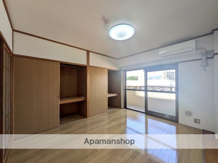 広島県広島市南区皆実町4丁目の賃貸マンションの居間