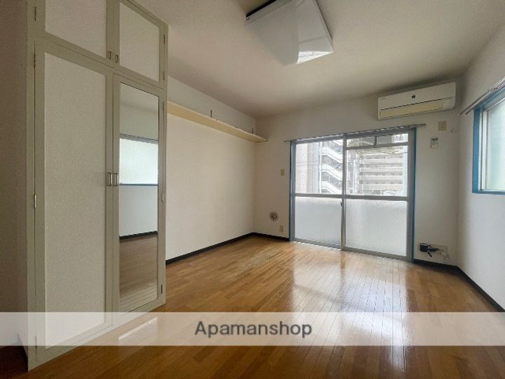 広島県広島市西区草津南1丁目の賃貸マンションの居間