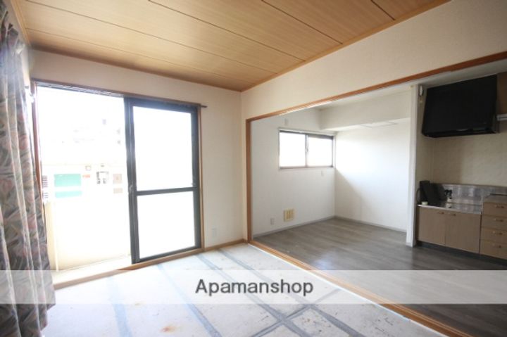広島県広島市西区井口台1丁目の賃貸アパート201の居間