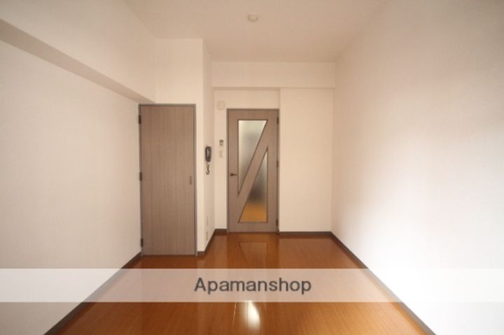 広島県広島市西区天満町の賃貸マンションの居間