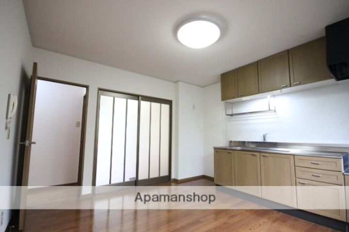 広島県広島市佐伯区八幡東4丁目の賃貸アパートの居間