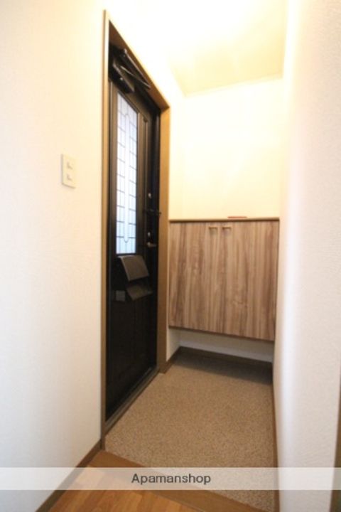 広島県広島市佐伯区八幡東4丁目の賃貸アパートの玄関