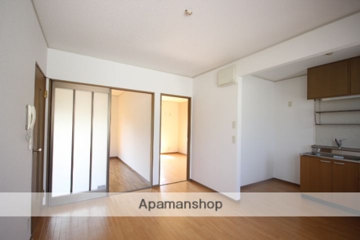 広島県広島市佐伯区八幡東4丁目の賃貸アパートの居間