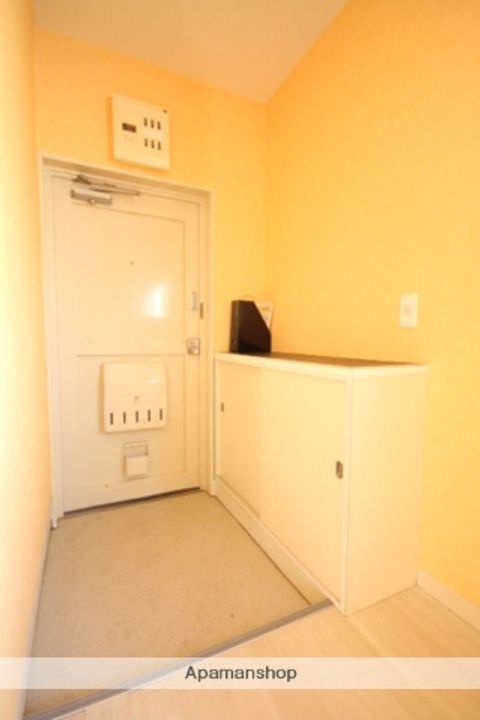 広島県広島市西区横川新町の賃貸マンションの玄関