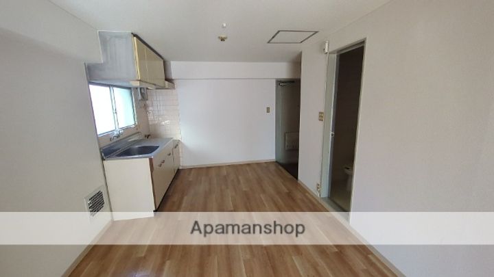 広島県広島市中区白島九軒町の賃貸マンション303の居間