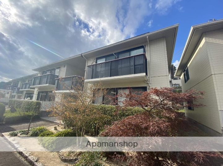 広島県広島市安佐南区伴中央4丁目の賃貸アパートの外観