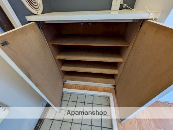 広島県広島市南区松川町の賃貸マンションの内装