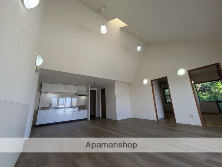 広島県広島市西区三滝本町2丁目の賃貸マンションの居間