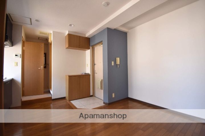 広島県広島市南区宇品海岸2丁目の賃貸マンションの居間