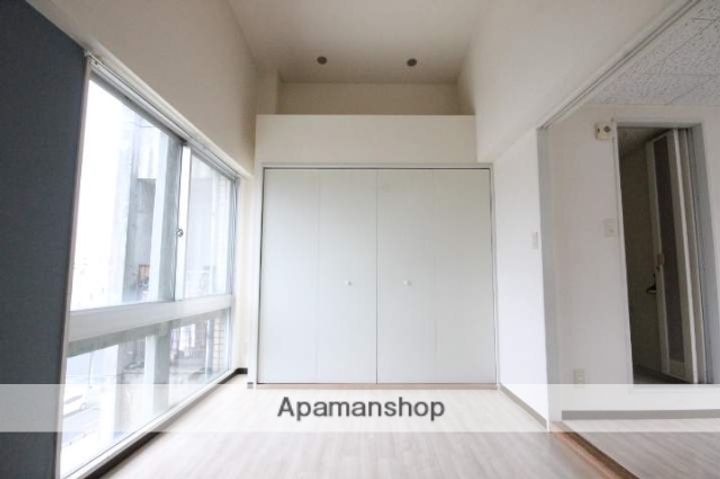 広島県広島市佐伯区五日市駅前1丁目の賃貸マンションの居間