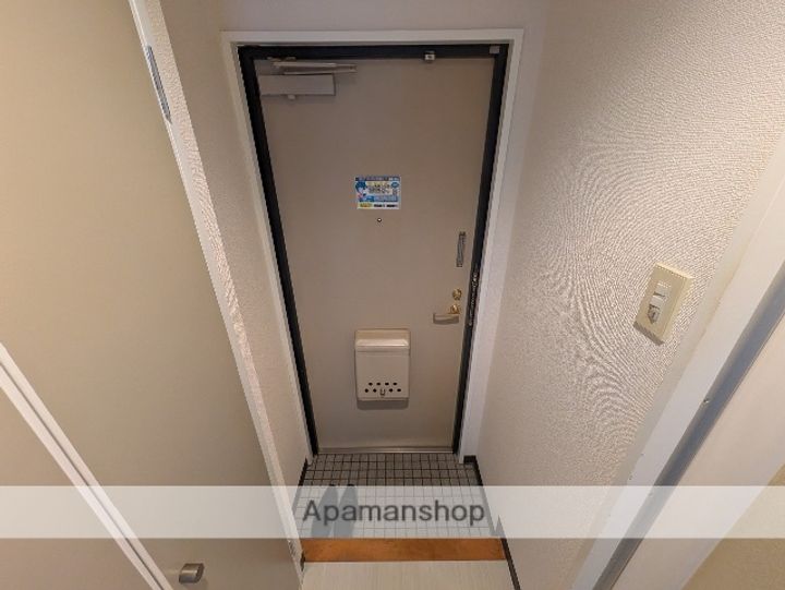 広島県広島市中区西川口町の賃貸マンションの玄関