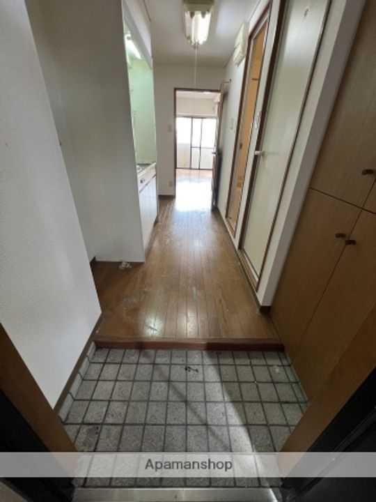 広島県広島市安佐南区中筋4丁目の賃貸マンションの玄関