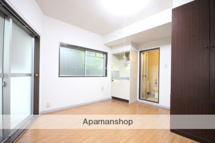 広島県広島市佐伯区五日市中央2丁目の賃貸マンションの居間