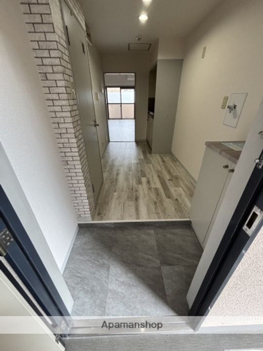 広島県広島市安佐南区大町東3丁目の賃貸マンションの玄関