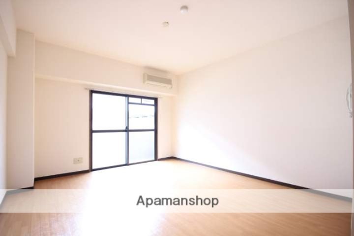 広島県広島市西区己斐西町の賃貸マンションの居間