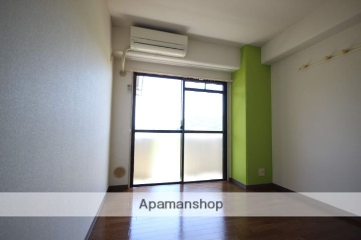 広島県広島市安佐南区東野1丁目の賃貸マンションの居間