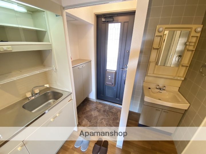 広島県広島市佐伯区五月が丘5丁目の賃貸アパート103の玄関