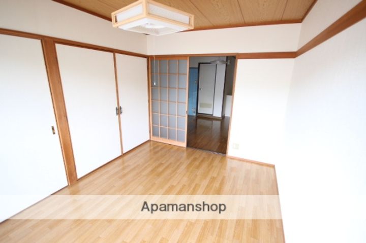 広島県広島市安佐南区伴中央6丁目の賃貸マンションの居間