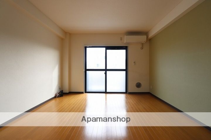 広島県広島市南区皆実町1丁目の賃貸マンションの居間