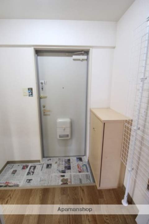 広島県広島市西区三滝町の賃貸マンションの玄関