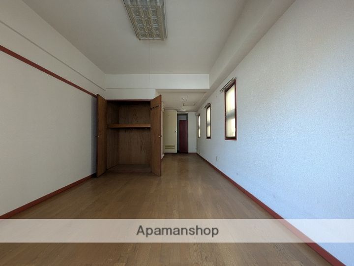 広島県広島市中区堺町1丁目の賃貸マンションの居間