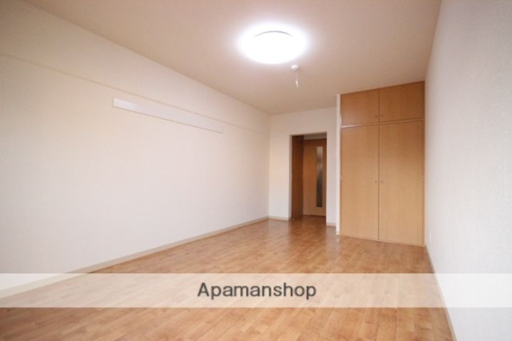 広島県広島市南区宇品西2丁目の賃貸マンションの居間