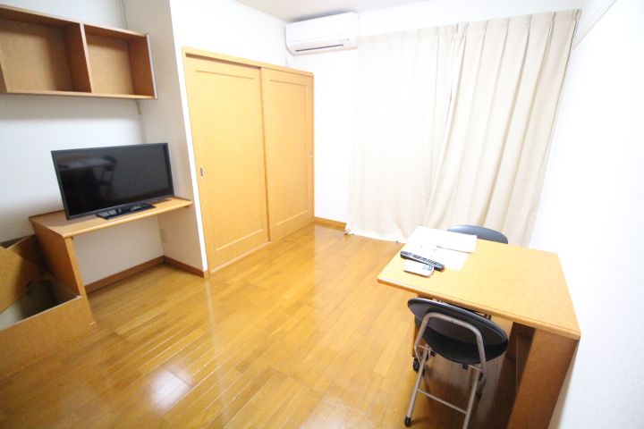 レオパレスアドミラル101の居間