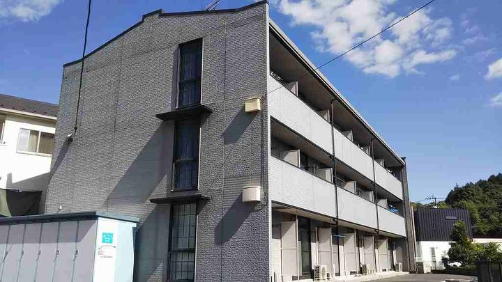 レオパレス泉の外観