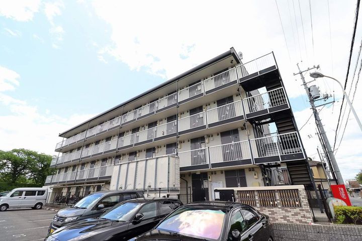レオパレスフィオーレ住吉の外観