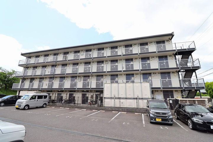 レオパレスフィオーレ住吉の外観