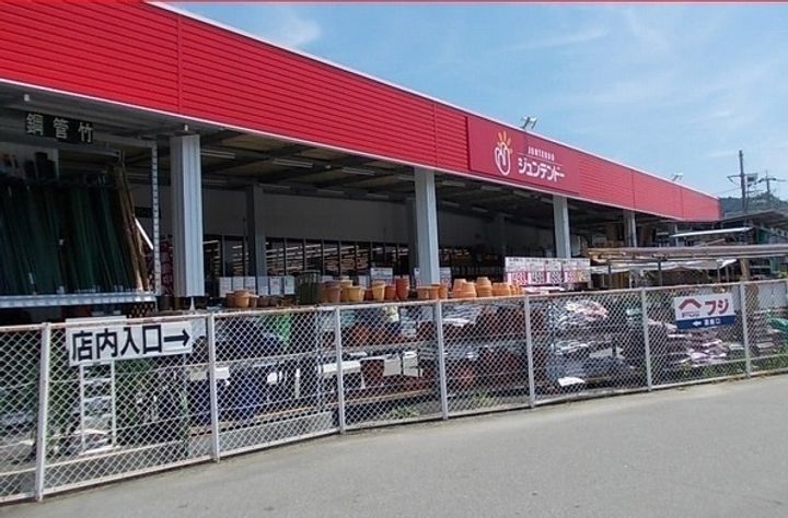 プラシードBの周辺