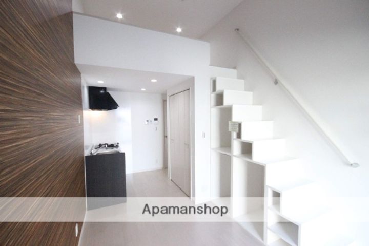 広島県広島市中区江波二本松1丁目の賃貸アパート104の居間