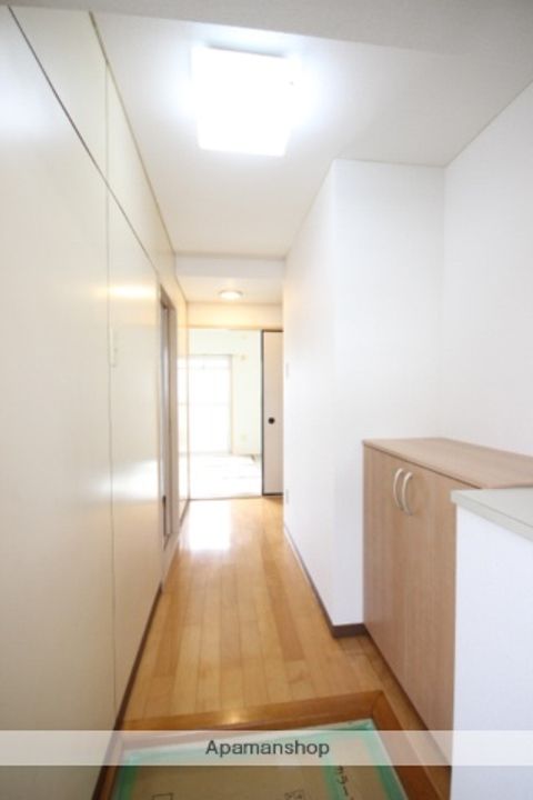 広島県廿日市市宮内4丁目の賃貸マンションの玄関