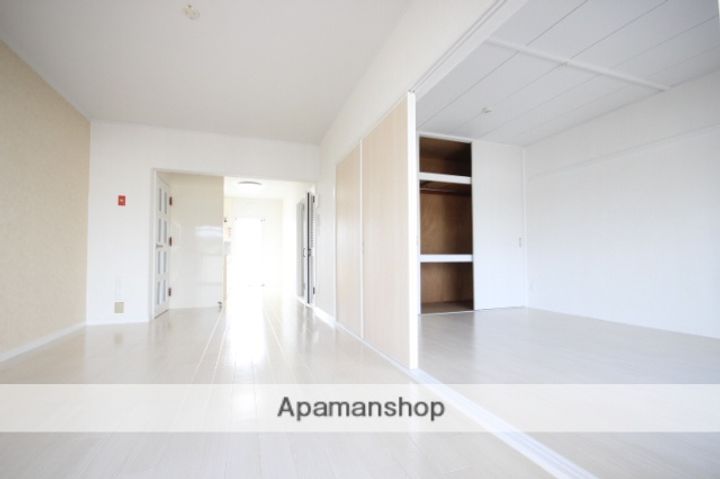 広島県広島市佐伯区海老園4丁目の賃貸マンションの居間