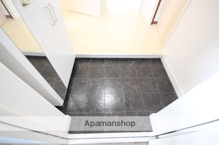 広島県広島市佐伯区海老園4丁目の賃貸マンションの玄関