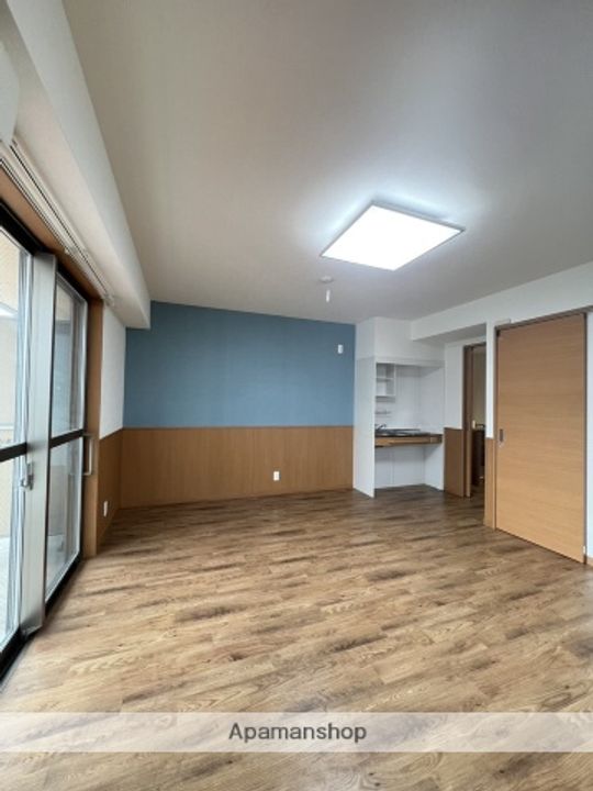 広島県広島市安佐南区大町東1丁目の賃貸マンションの居間