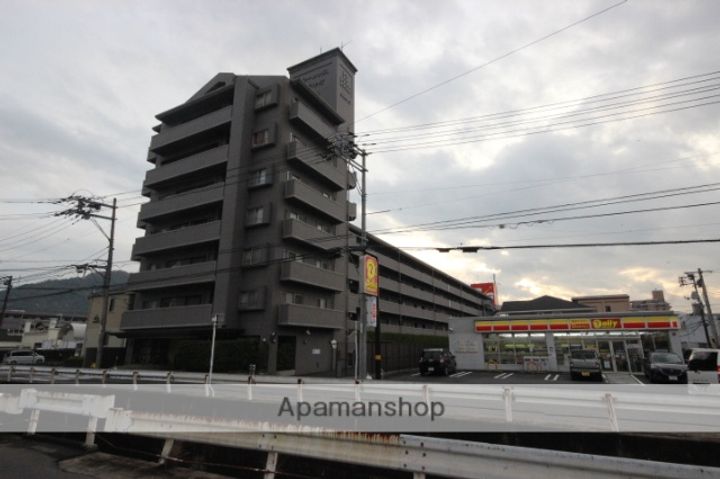 広島県広島市東区戸坂中町の賃貸マンションの外観