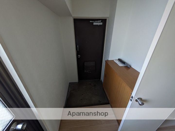 広島県広島市中区住吉町の賃貸マンションの玄関