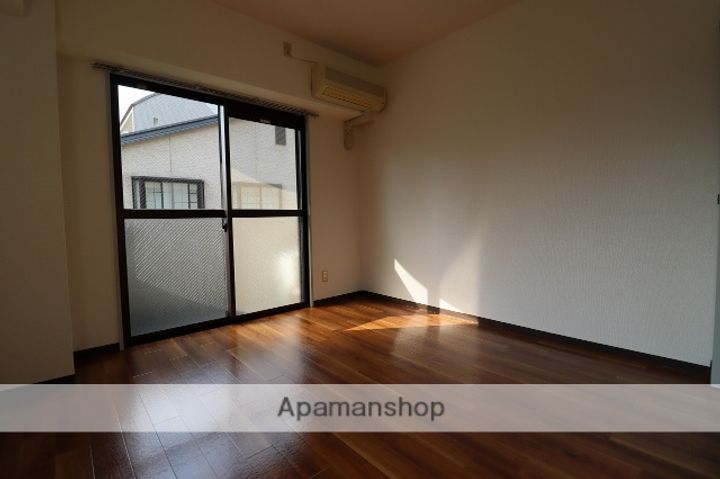 広島県廿日市市廿日市2丁目の賃貸マンションの居間