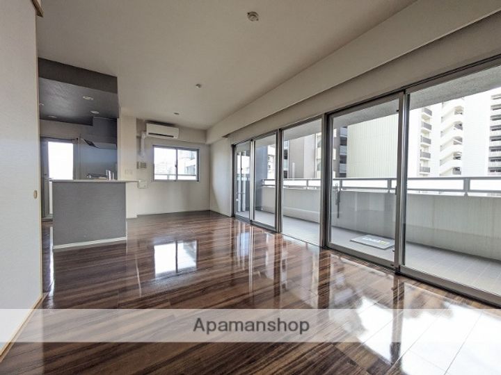 広島県広島市中区加古町の賃貸マンションの居間