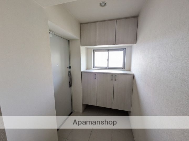 広島県広島市中区加古町の賃貸マンションの玄関