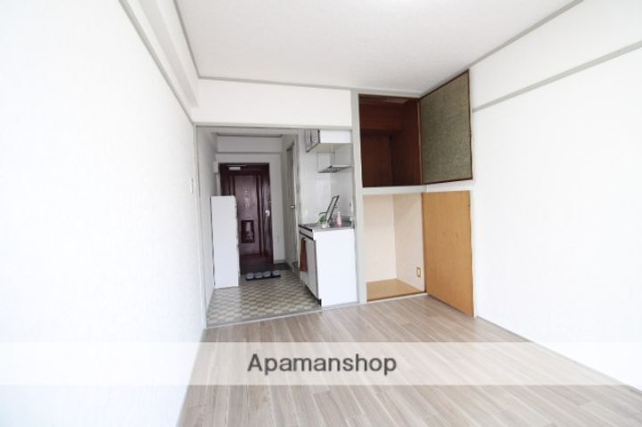 広島県広島市西区三篠町2丁目の賃貸マンションの居間