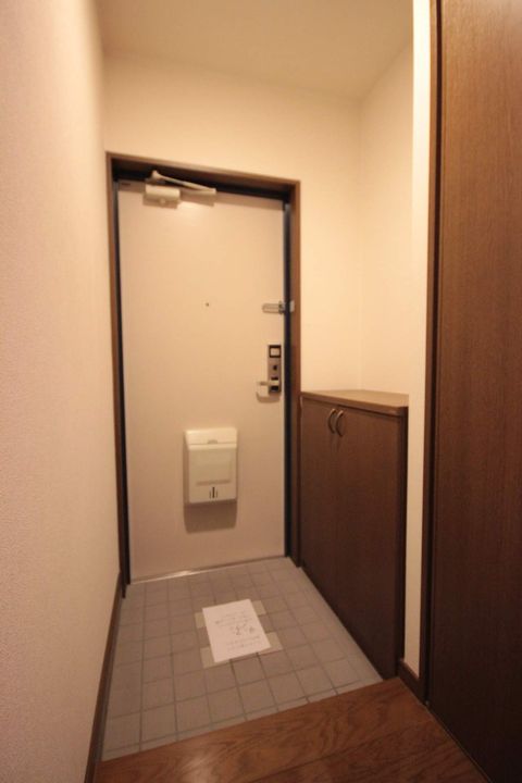 クレストールの玄関