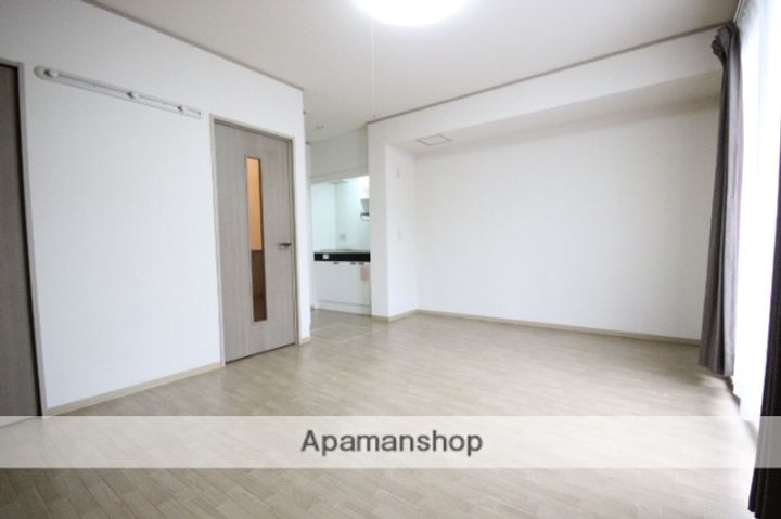 広島県広島市安佐南区伴東7丁目の賃貸アパートの居間