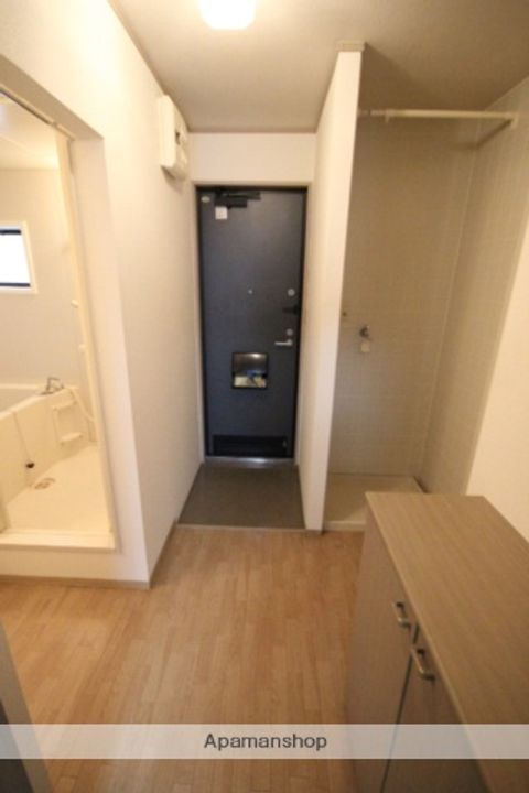 広島県広島市安佐南区伴東7丁目の賃貸アパートの玄関